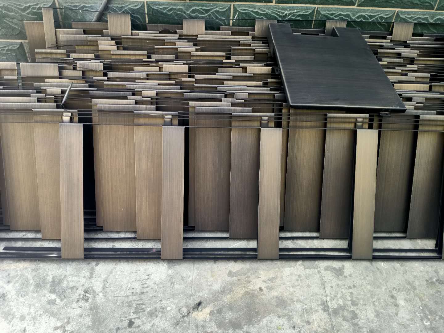 郑州铝单板厂家教你如何鉴别仿木纹铝单板的质量